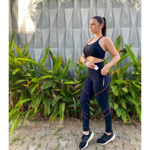 Legging com recortes e bolso