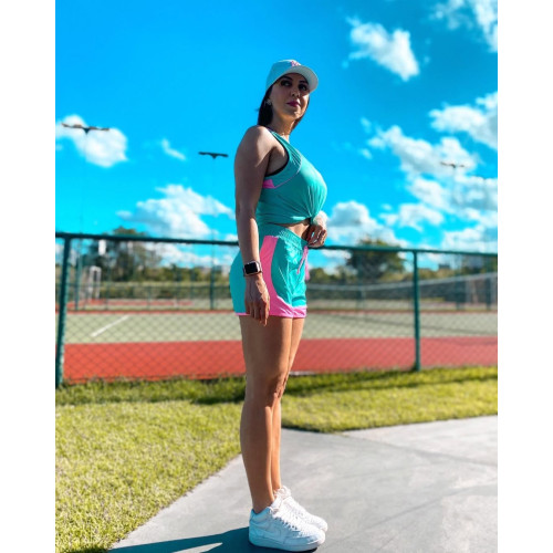 Shorts duplo com recortes e cores Shorts duplo com recortes e cores