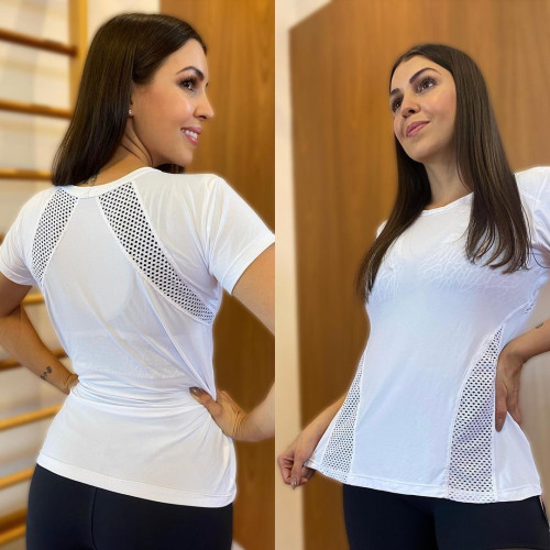 Camiseta com detalhes