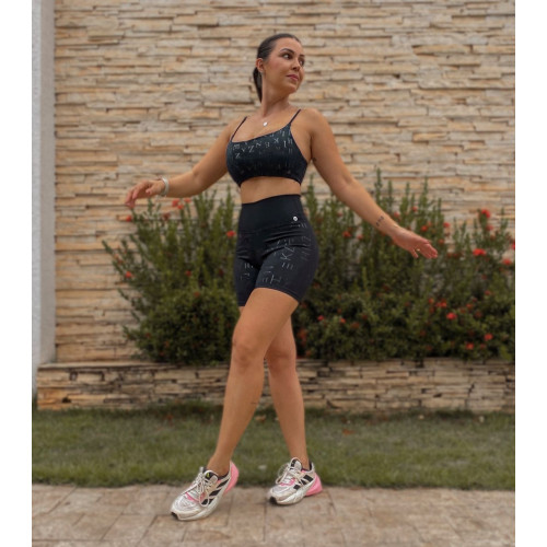 Shorts curto Identidade